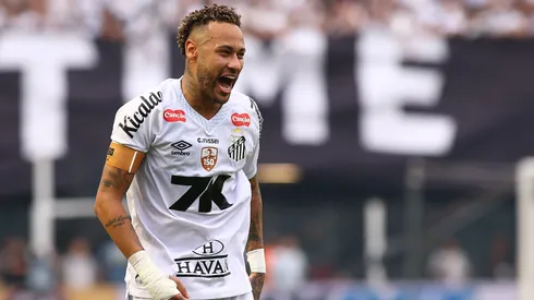 Neymar Jr jogador do Santos durante partida contra o Cruzeiro no estadio Vila Belmiro pelo campeonato Brasileiro A 2025.