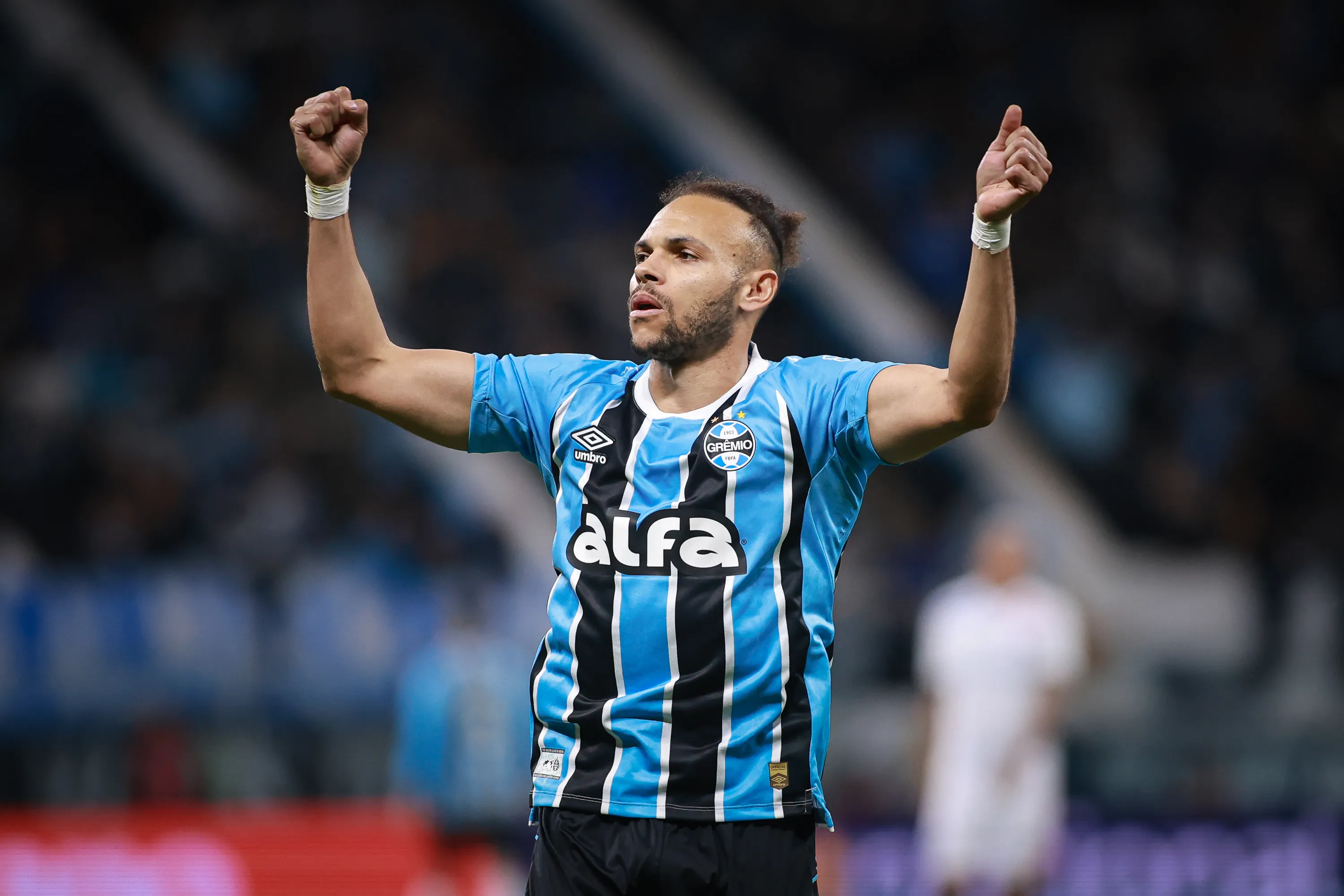 Braithwaite teve o salário revelado – Foto: Maxi Franzoi/AGIF.