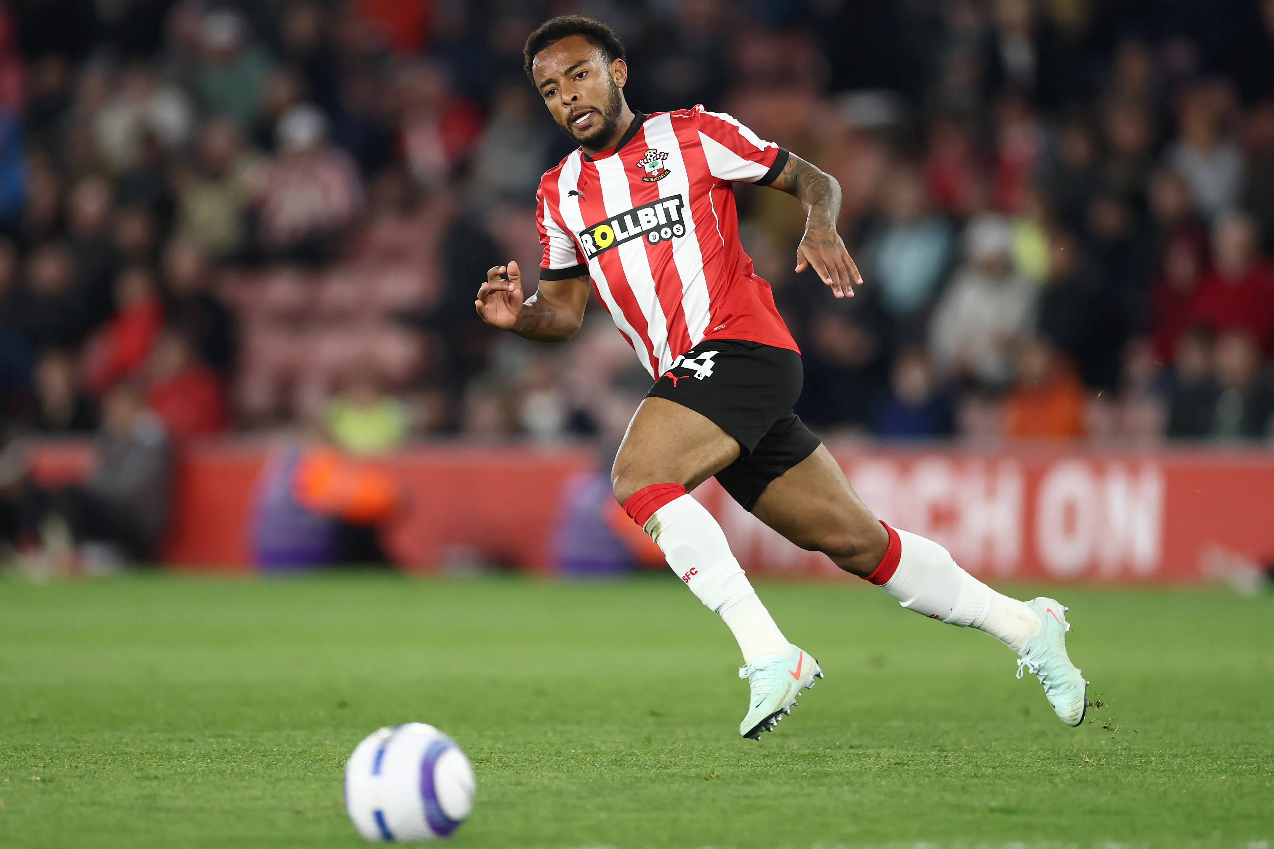 SOUTHAMPTON, ENGLAND – APRIL 02: Welington of Southampton chases the ball during the Premier League match between Southampton FC and Crystal Palace FC at St Mary’s Stadium on April 02, 2025 in Southampton, England. (Photo by Dan Istitene/Getty Images)