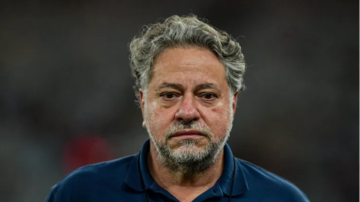 Casares pode ser expulso do São Paulo.
