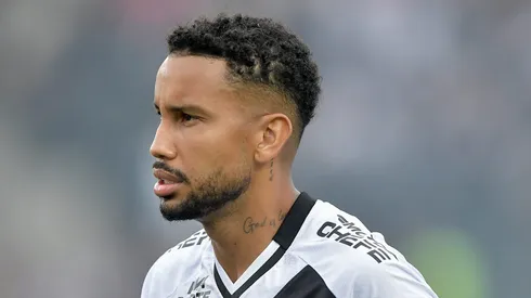 Jair jogador do Vasco durante partida contra o Corinthians no estadio Sao Januario pelo campeonato Brasileiro A 2025. Foto: Thiago Ribeiro/AGIF
