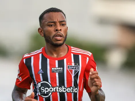 Welington, lateral ex-São Paulo, pode voltar ao Brasil e fechar com o Palmeiras