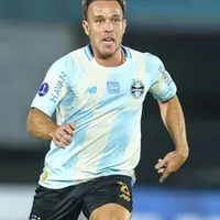 Arthur aceita vaias e pede mudança urgente no Grêmio