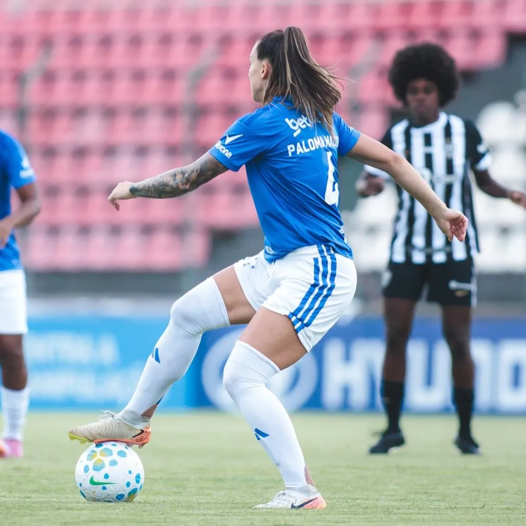 Paloma Maciel atuando pelo Cruzeiro – Foto: Redes Sociais/Cruzeiro