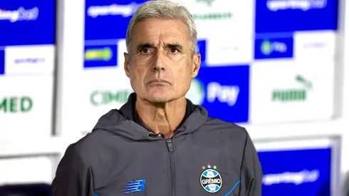 SP - BARUERI - 02/04/2026 - BRASILEIRO A 2026, PALMEIRAS X GREMIO - Luis Castro tecnico do Gremio durante partida contra o Palmeiras no estadio Arena Barueri pelo campeonato Brasileiro A 2026. Foto: Marcello Zambrana/AGIF