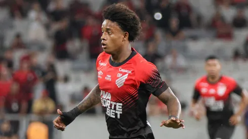 Bruninho, atacante do Athletico-PR. Foto: Robson Mafra/AGIF