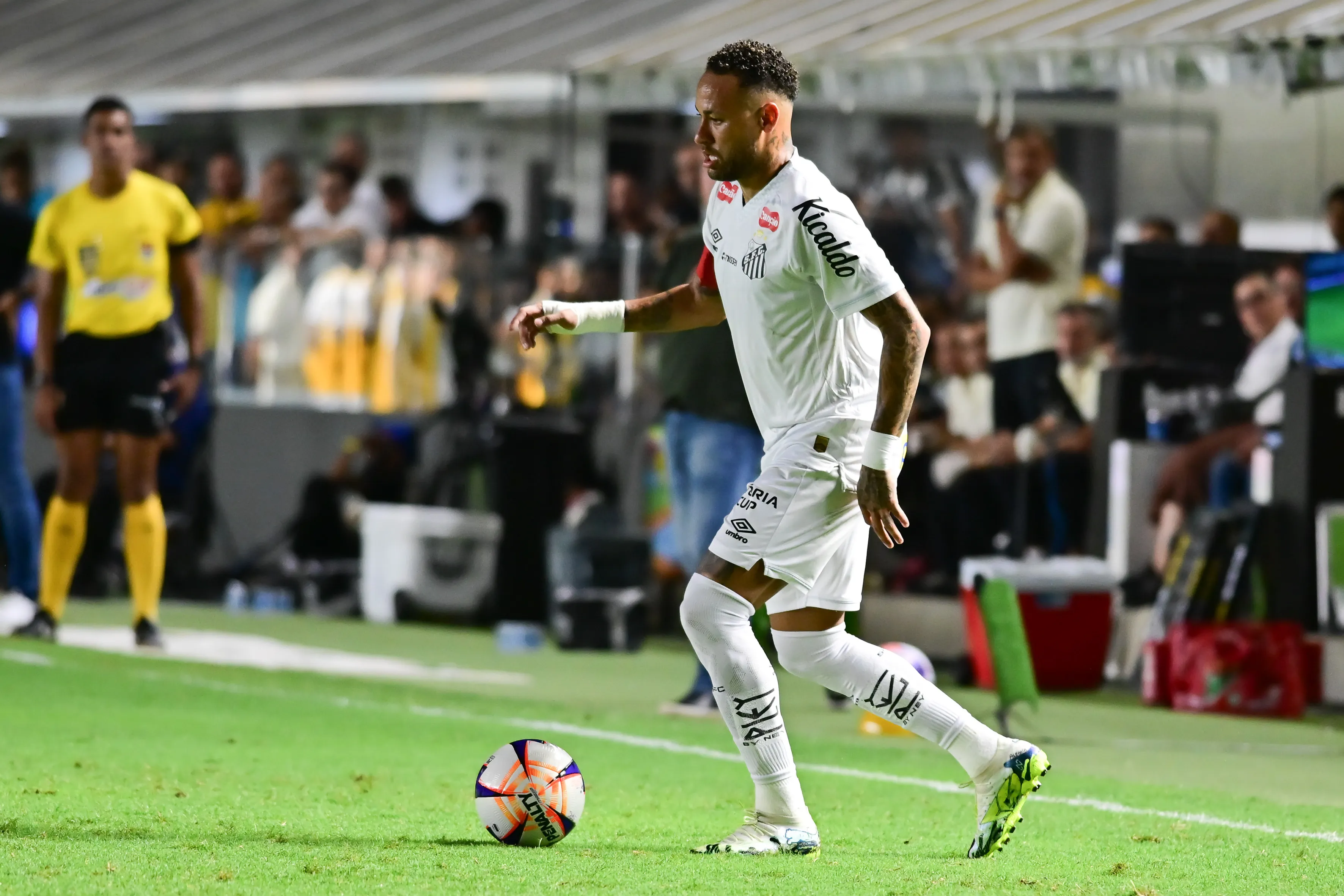 Neymar Jr. atuando no Santos – Foto: Jota Erre/AGIF