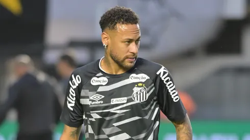 SP - SANTOS - 26/02/2026 - BRASILEIRO A 2026, SANTOS X VASCO - Neymar Jr. jogador do Santos durante aquecimento antes da partida contra o Vasco no estadio Vila Belmiro pelo campeonato Brasileiro A 2026. Foto: Jota Erre/AGIF