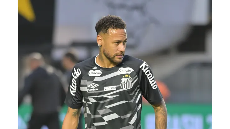 SP - SANTOS - 26/02/2026 - BRASILEIRO A 2026, SANTOS X VASCO - Neymar Jr. jogador do Santos durante aquecimento antes da partida contra o Vasco no estadio Vila Belmiro pelo campeonato Brasileiro A 2026. Foto: Jota Erre/AGIF
