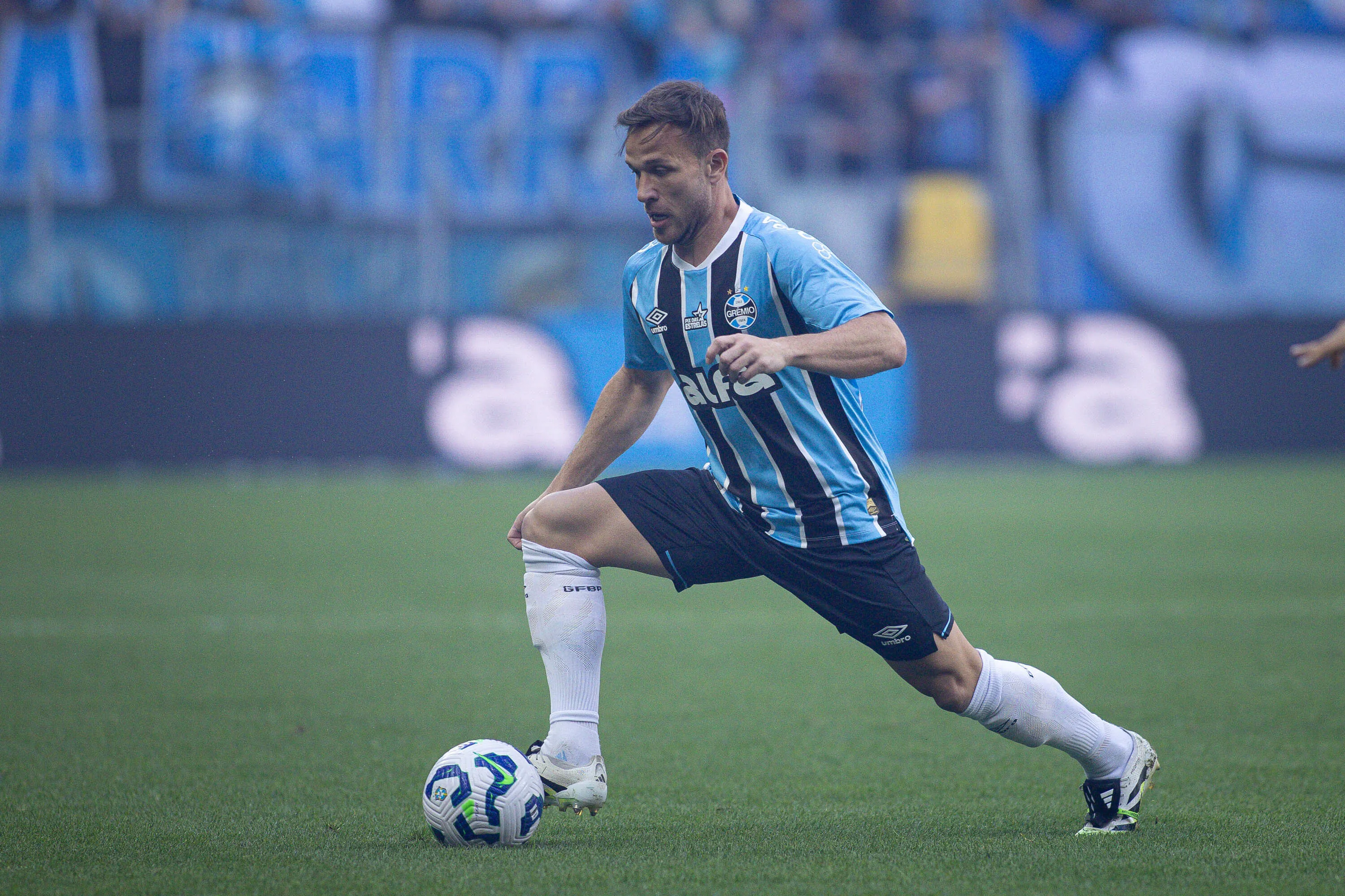 Arthur atuando no Grêmio – Foto: Maxi Franzoi/AGIF