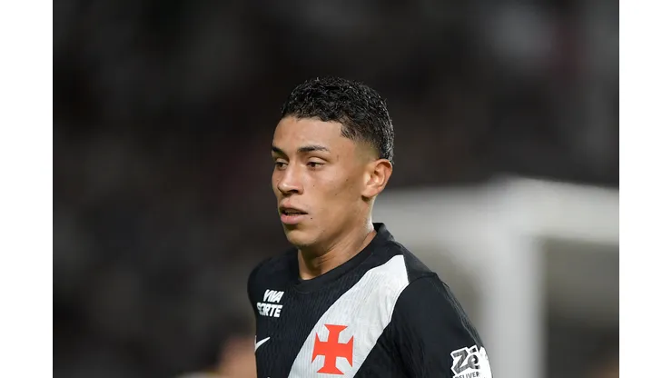 RJ - RIO DE JANEIRO - 14/02/2026 - CARIOCA 2026, VASCO X VOLTA REDONDA - Johan Rojas jogador do Vasco durante partida contra o Volta Redonda no estadio Sao Januario pelo campeonato Carioca 2026. Foto: Thiago Ribeiro/AGIF