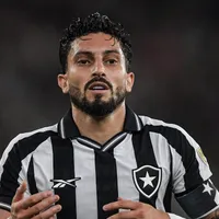 Alex Telles segue como dúvida no Botafogo contra o Coritiba