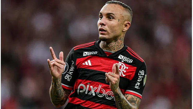 Everton Cebolinha jogador do Flamengo comemora seu gol durante partida contra o Bolivar no estadio Maracana pelo campeonato Copa Libertadores 2024.