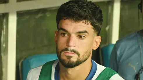 Cauly durante confronto contra o Corinthians no Brasileirão de 2025.