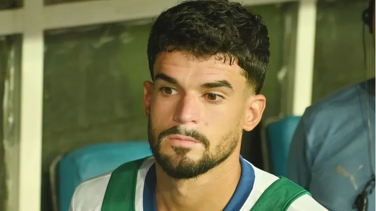 Cauly durante confronto contra o Corinthians no Brasileirão de 2025.