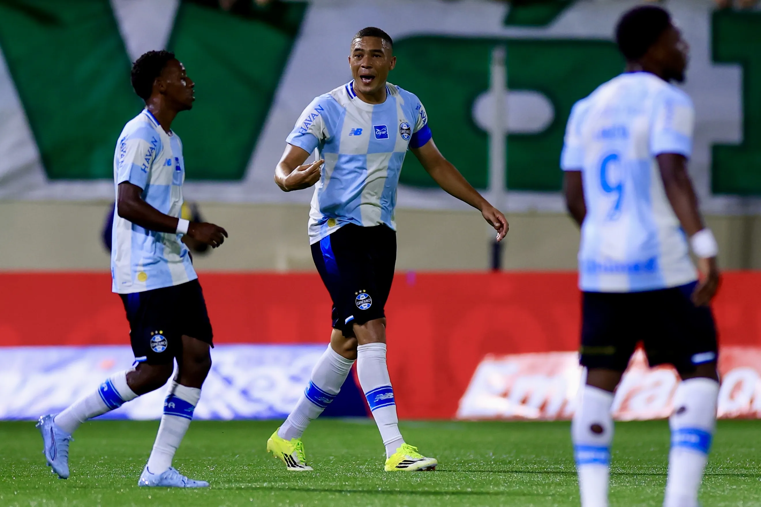 Elenco se reuniu com comissão técnica e diretoria – Foto: Marcello Zambrana/AGIF.