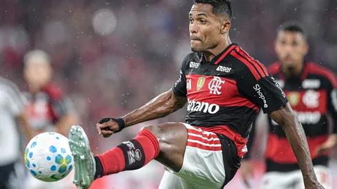 Alex Sandro, lateral do Flamengo. Foto: Thiago Ribeiro/AGIF