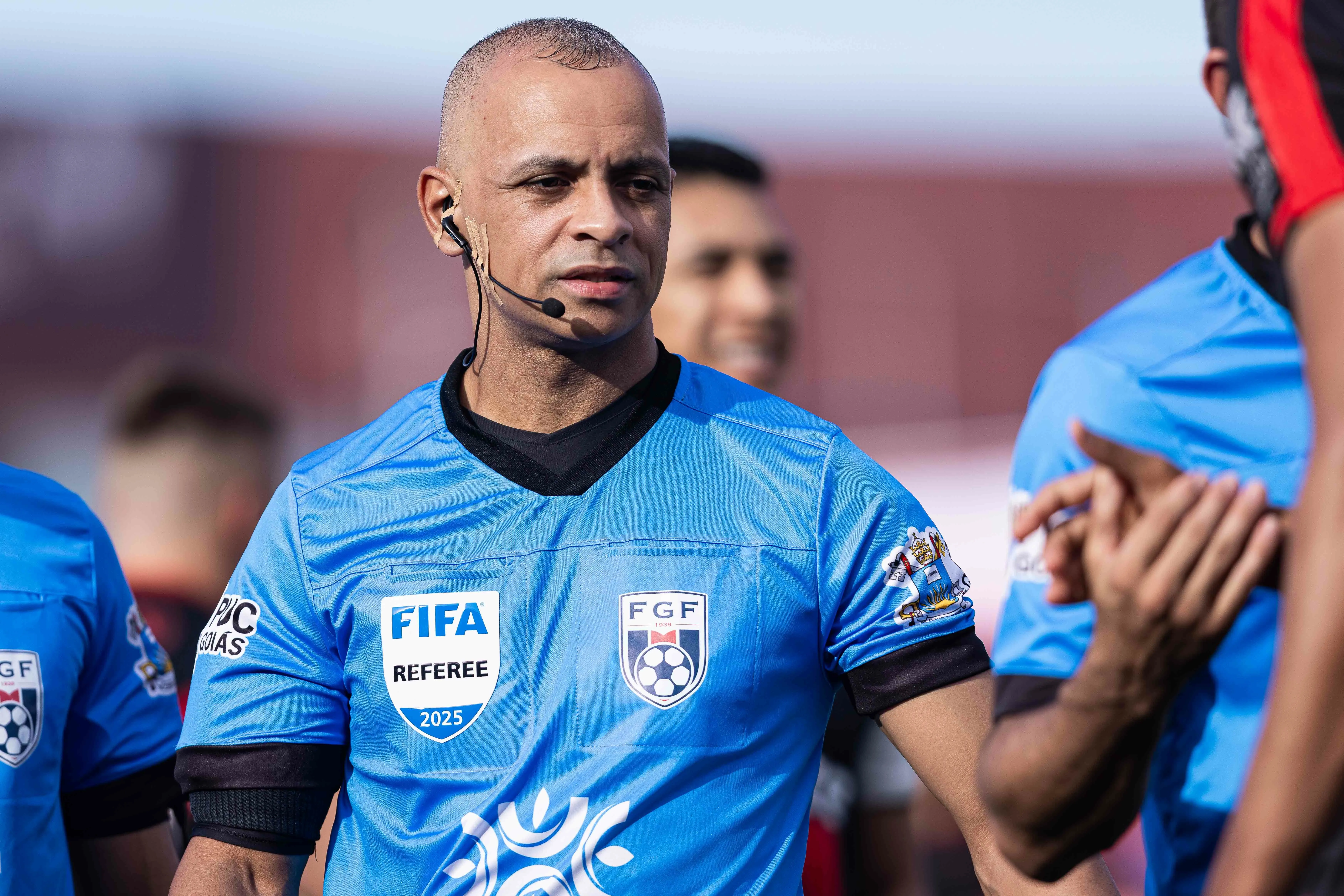 O arbitro Wilton Cesar Pereira durante partida entre Vila Nova-GO e Atletico no estadio Onesio Brasileiro Alvarenga pelo campeonato Goiano 2026. Foto: Heber Gomes/AGIF