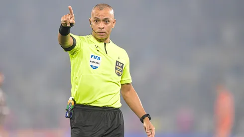 O arbitro Wilton Pereira Sampaio durante partida entre Fluminense e Vasco no estadio Maracana pelo campeonato Copa Do Brasil 2025. Foto: Thiago Ribeiro/AGIF