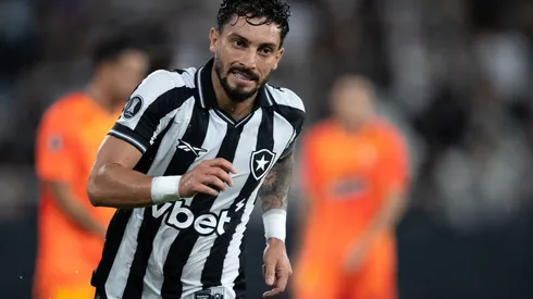 Alex Telles, lateral do Botafogo. Foto: Jorge Rodrigues/AGIF