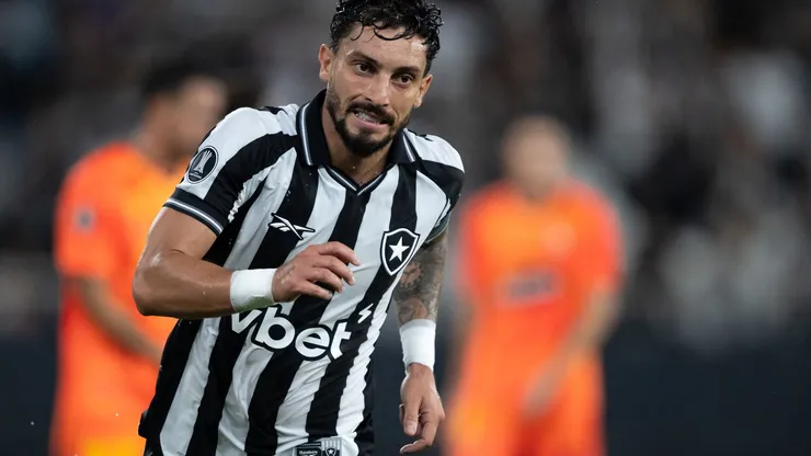 Alex Telles, lateral do Botafogo. Foto: Jorge Rodrigues/AGIF