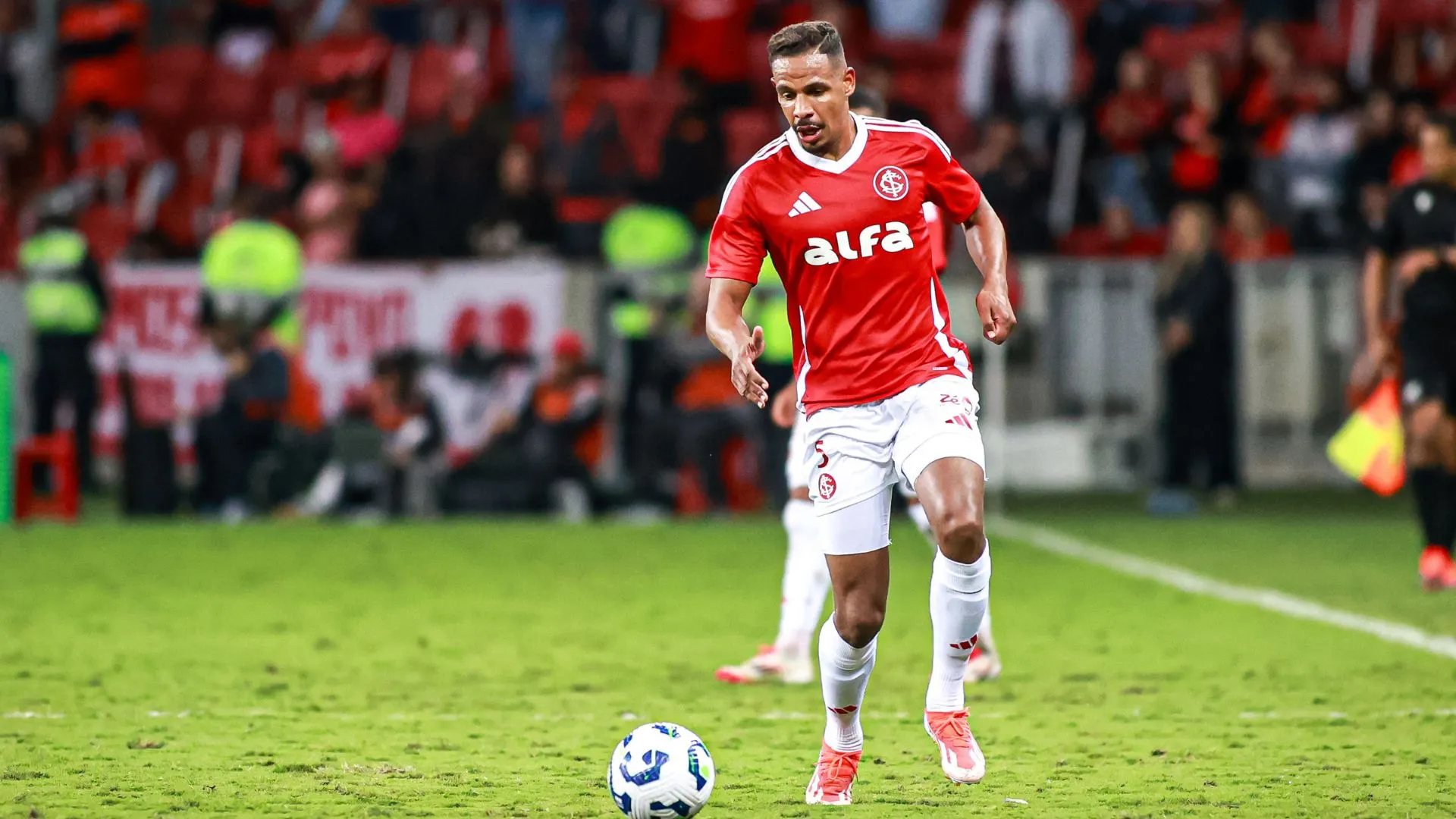 Fernando, ex-volante do Internacional