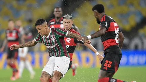 Fluminense x Flamengo se enfrentam neste domingo (12).