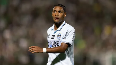 Tetê será titular no Grêmio.