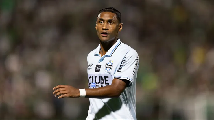 Tetê será titular no Grêmio.