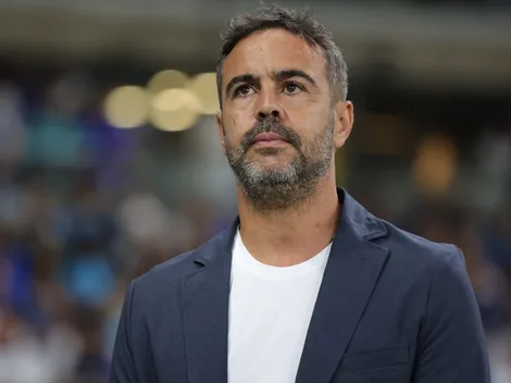 Artur Jorge observa de perto sete jovens do Cruzeiro