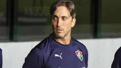 Luis Zubeldia tecnico do Fluminense durante partida contra o Coritiba no estadio Couto Pereira pelo campeonato Brasileiro A 2026. Foto: Robson Mafra/AGIF