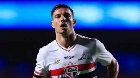 Cedric Soares jogador do Sao Paulo durante partida contra o Portuguesa Paulista no estadio Morumbi pelo campeonato Paulista 2026. Foto: Marcello Zambrana/AGIF