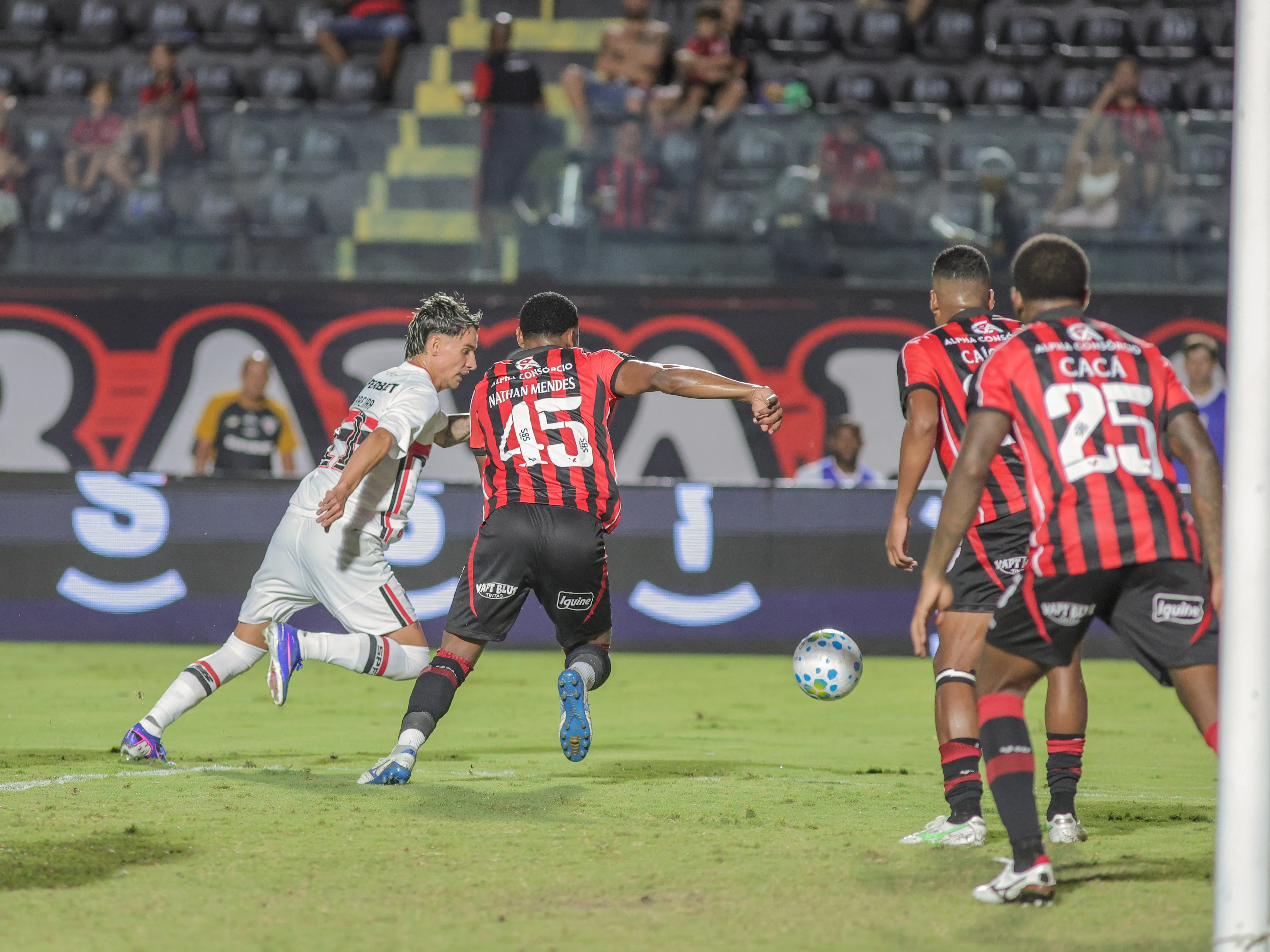 BA – SALVADOR – 11/04/2026 – BRASILEIRO A 2026, VITORIA X SAO PAULO – Ferreira jogador do Sao Paulo durante partida contra o Vitoria no estadio Barradao pelo campeonato Brasileiro A 2026. Foto: Marcio Jose/AGIF