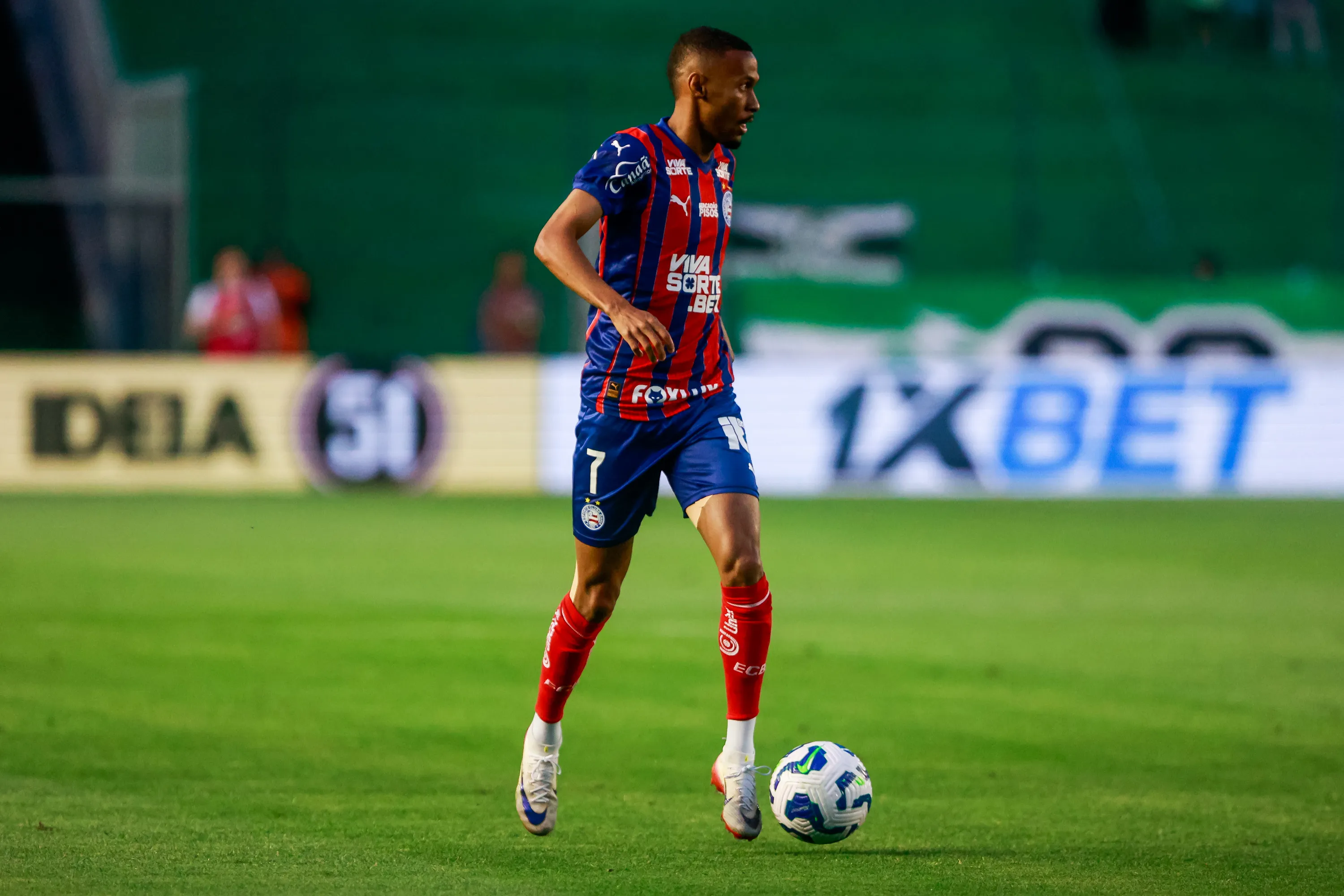 Ademir tecnico do Bahia durante partida contra o Juventude no estadio Alfredo Jaconi pelo campeonato Brasileiro A 2025. Foto: Luiz Erbes/AGIF