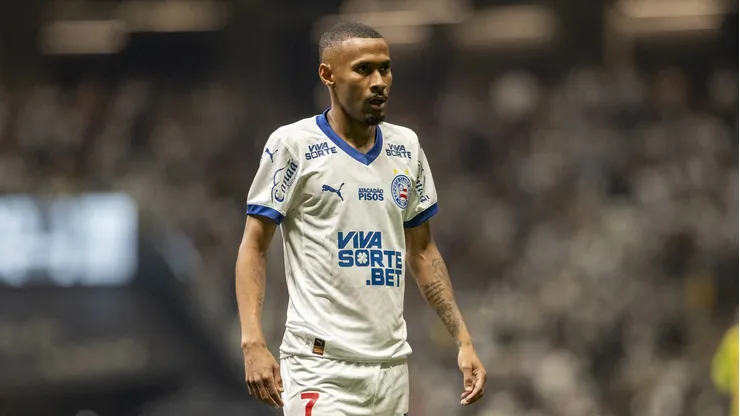 Ademir jogador do Bahia durante partida contra o Atletico-MG no estadio Arena MRV pelo campeonato Brasileiro A 2025. Foto: Fernando Moreno/AGIF