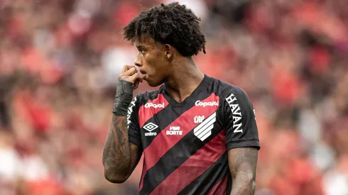 Bruninho durante confronto contra o Londrina no Campeonato Paranaense de 2026.