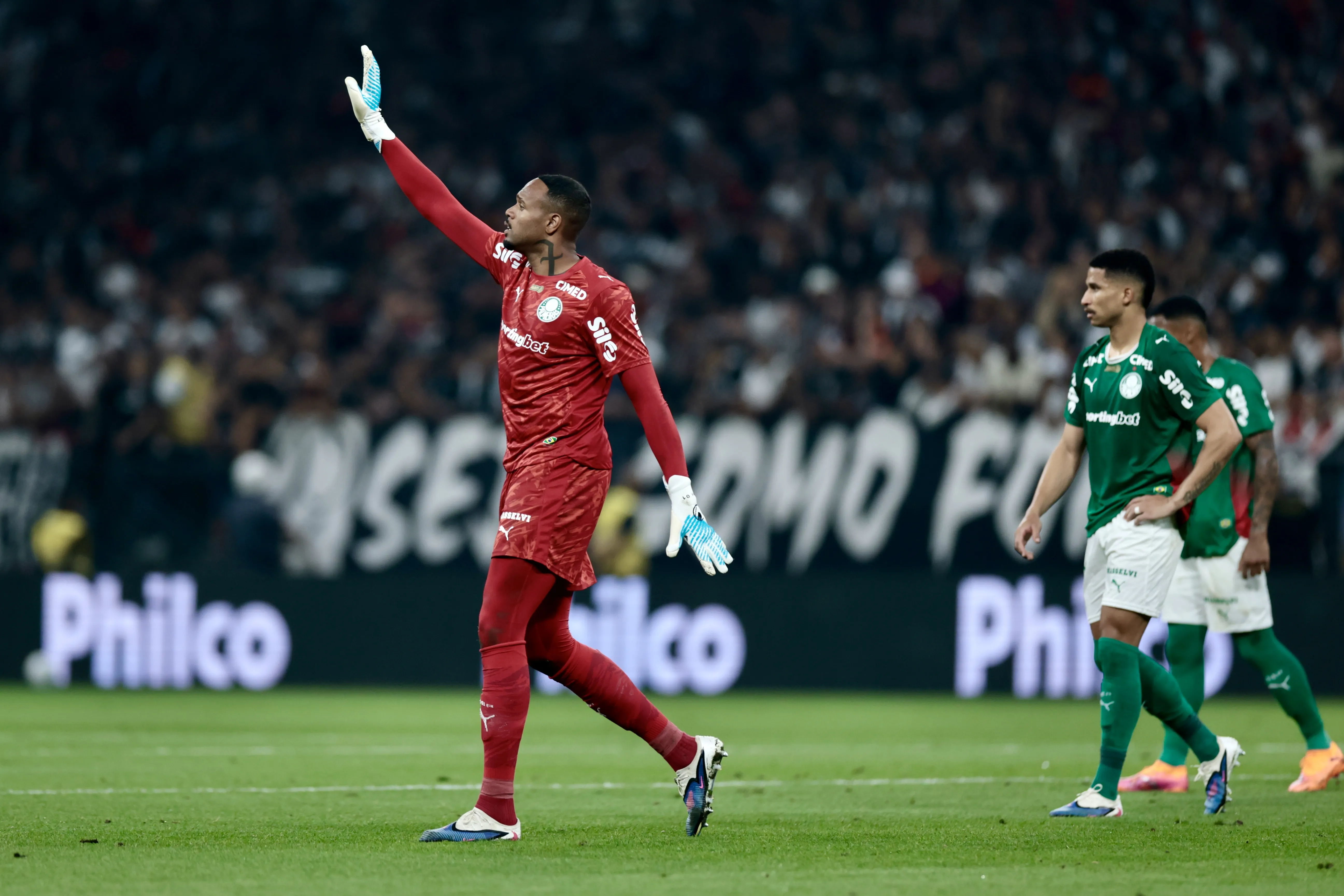 SP – SAO PAULO – 12/04/2026 – BRASILEIRO A 2026, CORINTHIANS X PALMEIRAS – Carlos Miguel goleiro do Palmeiras durante partida contra o Corinthians no estadio Arena Corinthians pelo campeonato Brasileiro A 2026. Foto: Marcello Zambrana/AGIF