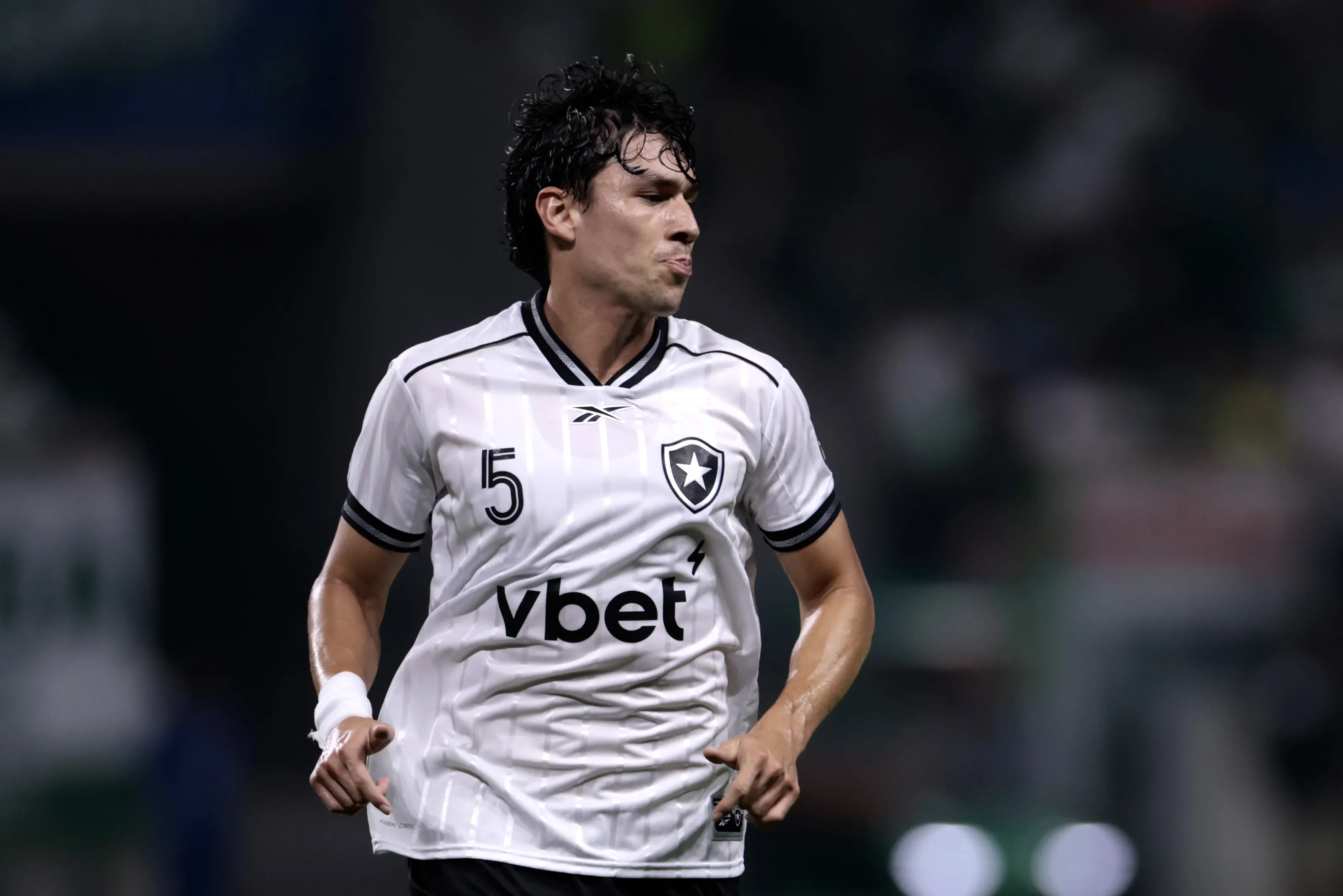 Ferraresi jogador do Botafogo durante partida contra o Palmeiras no estadio Arena Allianz Parque pelo campeonato Brasileiro A 2026. Foto: Marcello Zambrana/AGIF