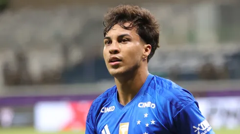 Kaio Jorge jogador do Cruzeiro comemora seu gol durante partida contra o Atlético no estádio Mineirão pelo campeonato Mineiro 2026. Foto: Gilson Lobo/AGIF