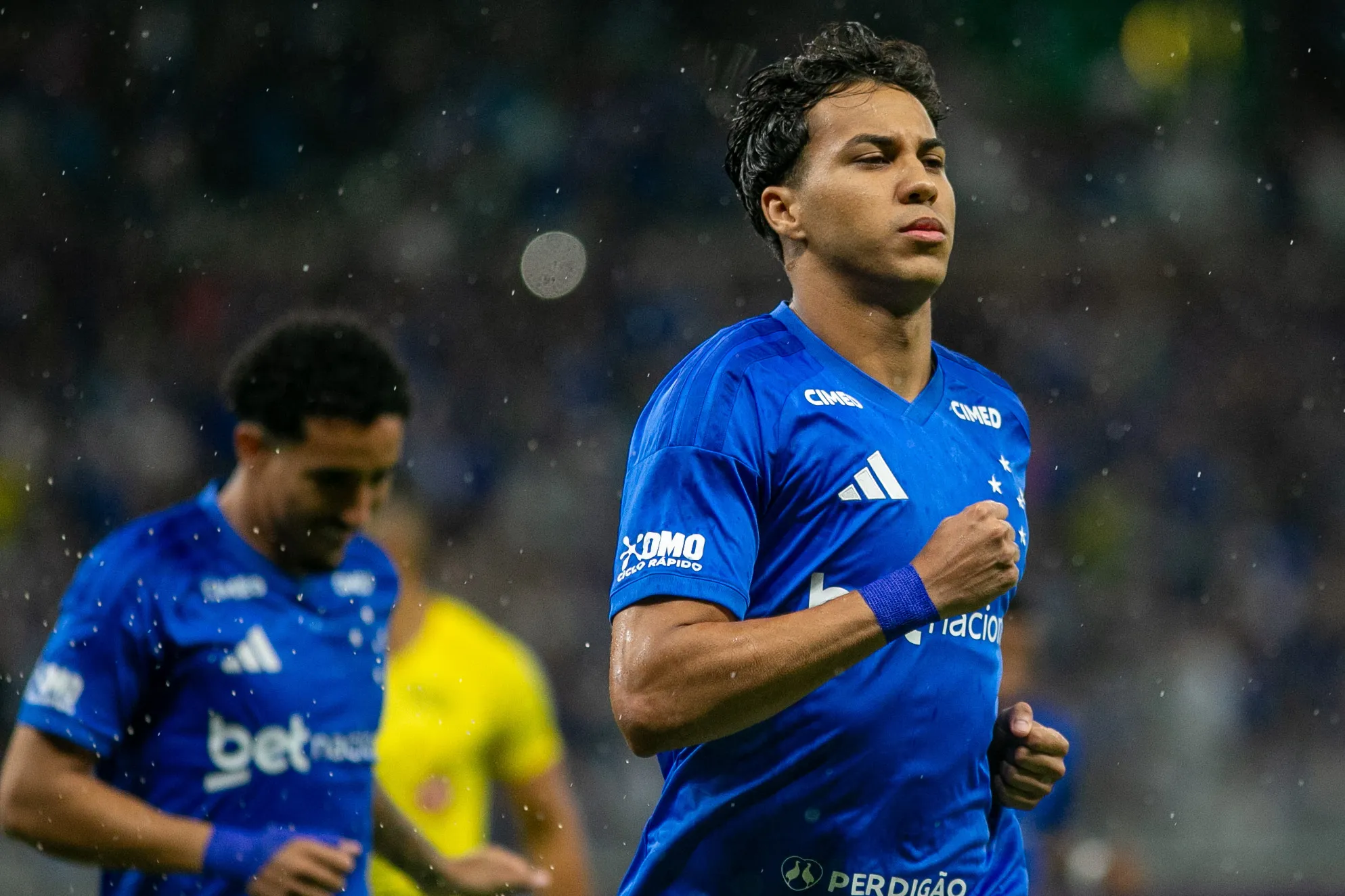 MG – BELO HORIZONTE – 08/02/2026 – MINEIRO 2026, CRUZEIRO X AMERICA-MG – Kaio Jorge jogador do Cruzeiro comemora seu gol durante partida contra o America-MG no estadio Mineirao pelo campeonato Mineiro 2026. Foto: Fernando Moreno/AGIF