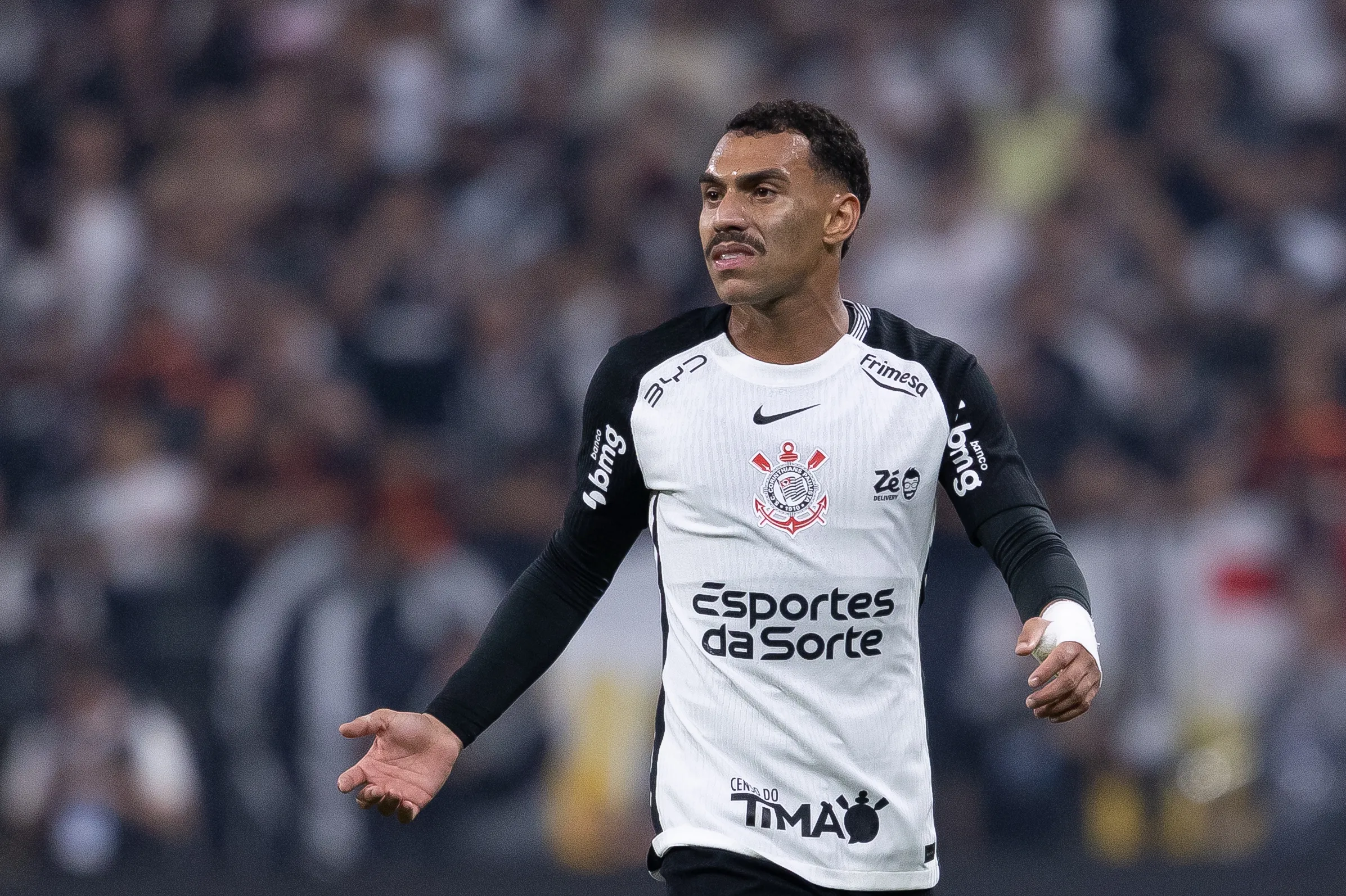 Matheuzinho jogador do Corinthians durante partida contra o Palmeiras no estadio Arena Corinthians pelo campeonato Brasileiro A 2026. Foto: Ettore Chiereguini/AGIF