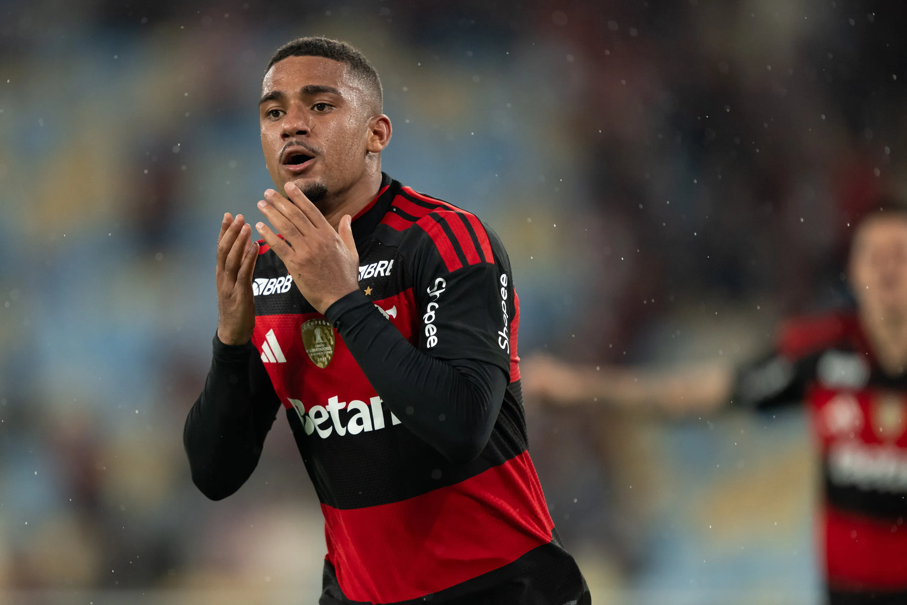 RJ – RIO DE JANEIRO – 19/03/2026 – BRASILEIRO A 2026, FLAMENGO X REMO – Samuel Lino jogador do Flamengo comemora seu gol durante partida contra o Remo no estadio Maracana pelo campeonato Brasileiro A 2026. Foto: Jorge Rodrigues/AGIF