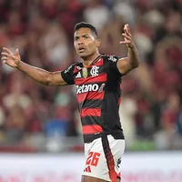 Alex Sandro cogita aposentadoria e trava renovação com o Flamengo