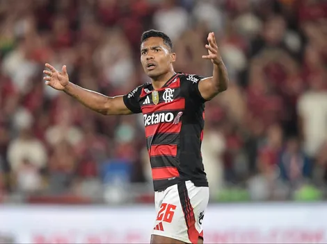 Alex Sandro cogita aposentadoria e trava renovação com o Flamengo
