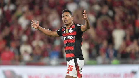 Alex Sandro cogita aposentadoria no Flamengo.