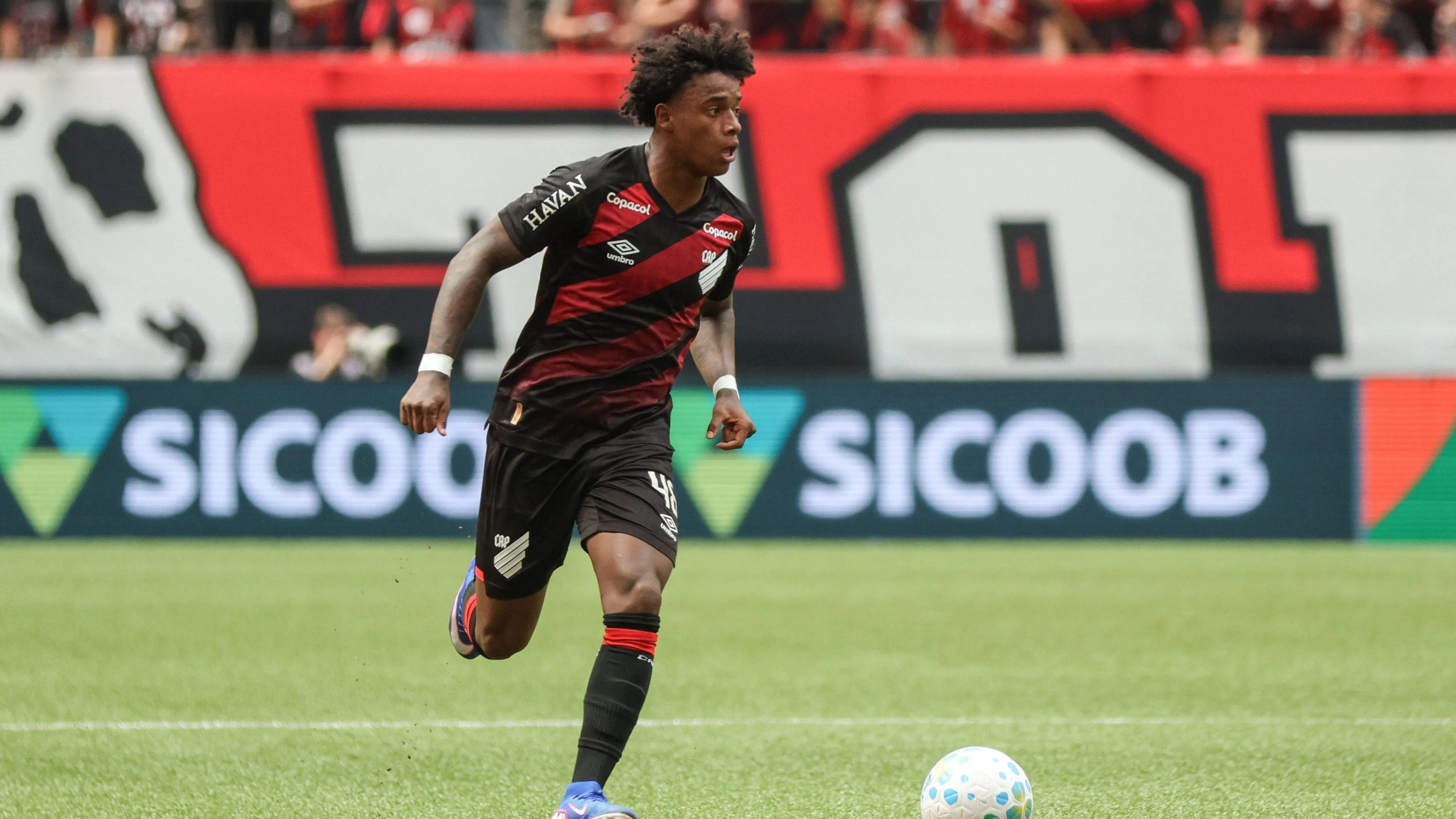 Bruninho, atacante do Athletico-PR. Foto: Robson Mafra/AGIF