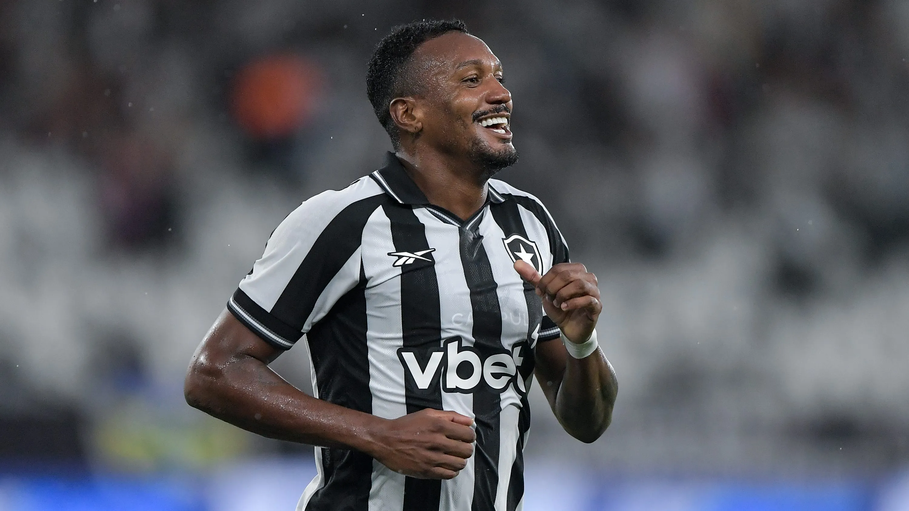 Edenilson, meia do Botafogo. Foto: Thiago Ribeiro/AGIF