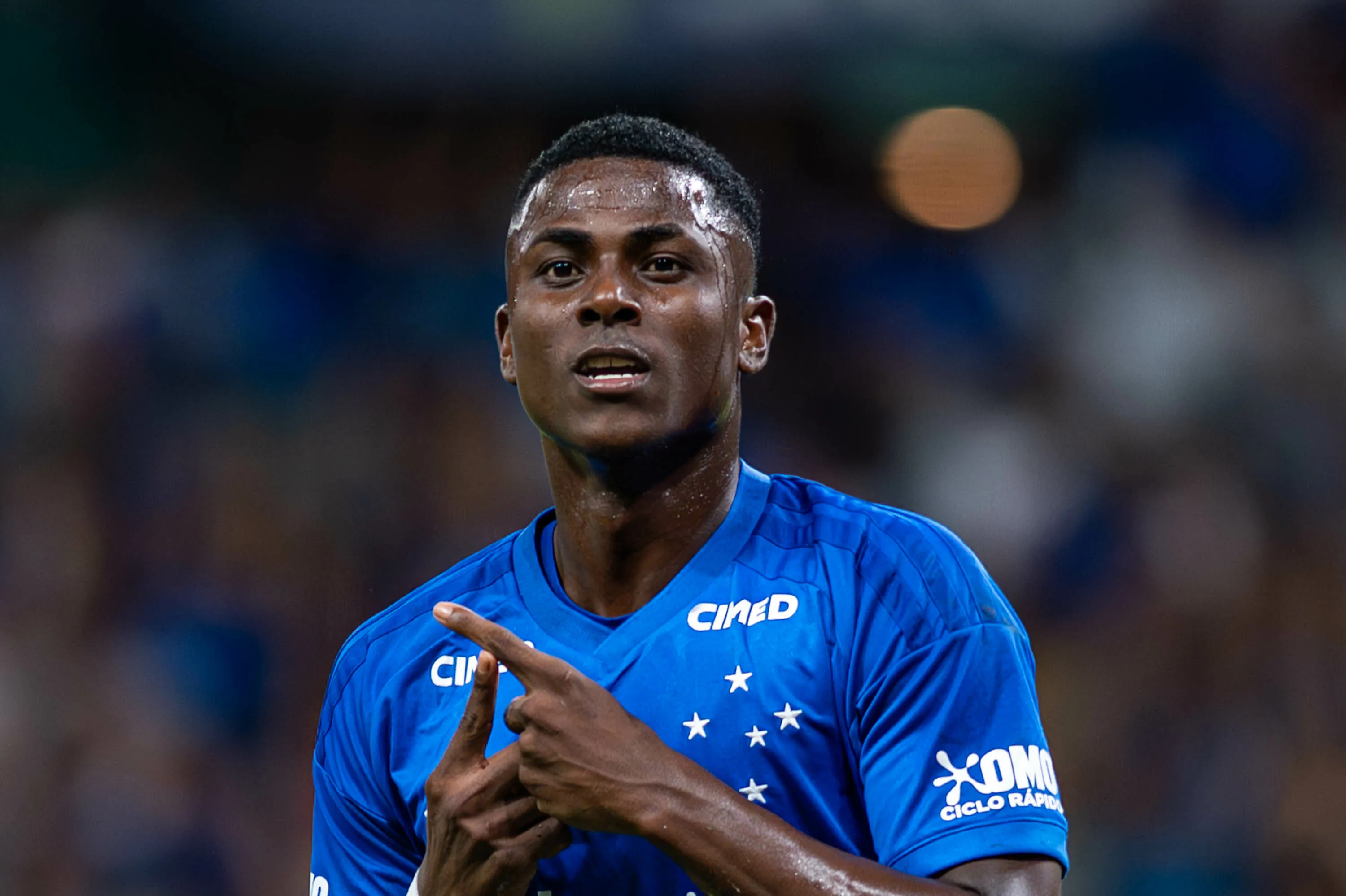 MG – BELO HORIZONTE – 12/04/2026 – BRASILEIRO A 2026, CRUZEIRO X BRAGANTINO – Neiser jogador do Cruzeiro comemora seu gol durante partida contra o Bragantino no estadio Mineirao pelo campeonato Brasileiro A 2026. Foto: Alessandra Torres/AGIF