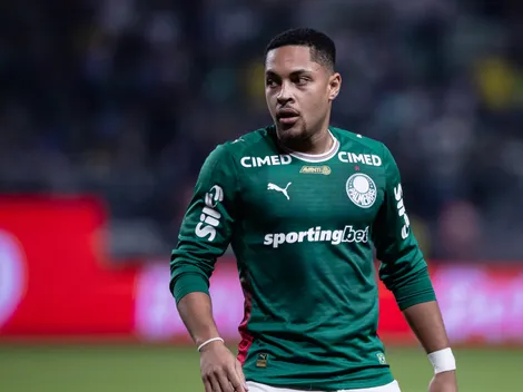 Vitor Roque trata inflamação, mas pode voltar em Palmeiras x Sporting Cristal