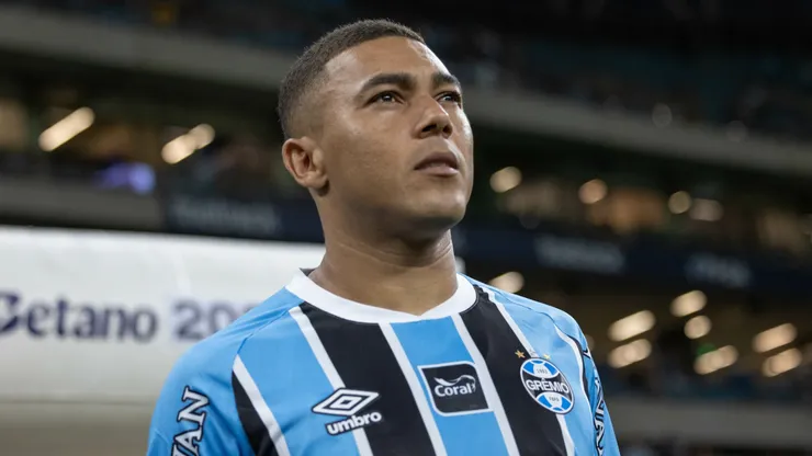 Carlos Vinícius jogador do Grêmio durante partida contra o Bragantino no estádio Arena do Grêmio pelo campeonato Brasileiro A 2026. Foto: Liamara Polli/AGIF